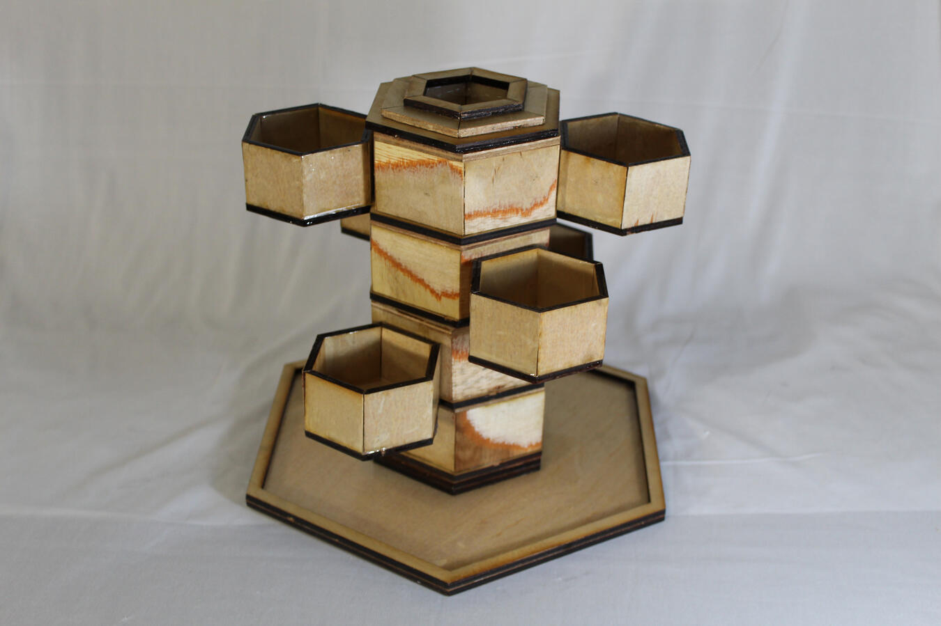 &quot;Hexplanter&quot;, a 3D model turned physical made from plywood. Every part was laser cut.
